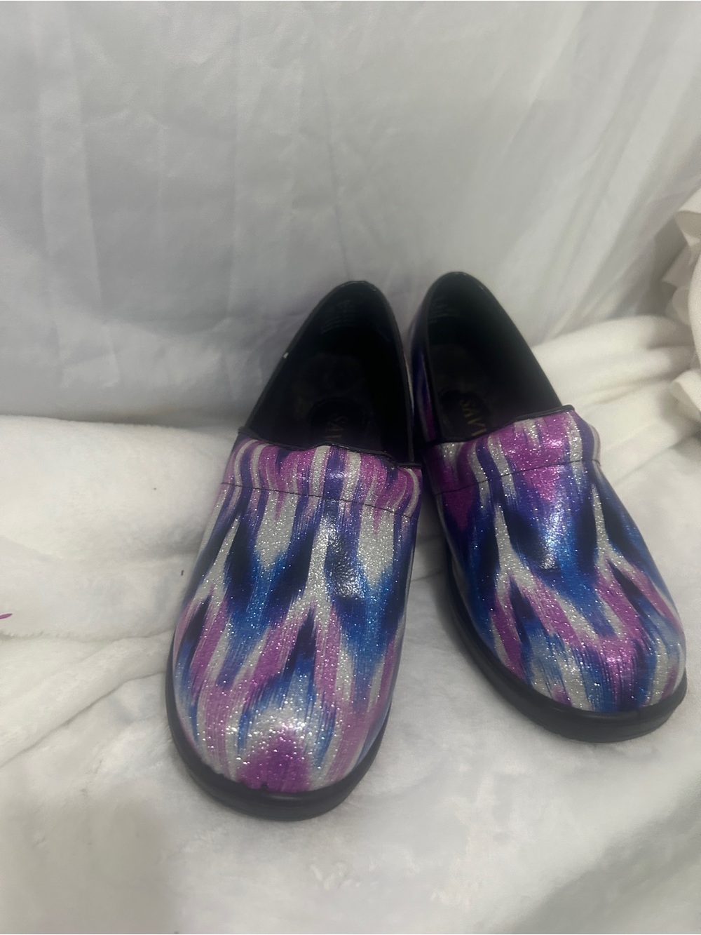 Savvy Brandy Purple Blue Glitter Wave Nursing Clogs 8.5